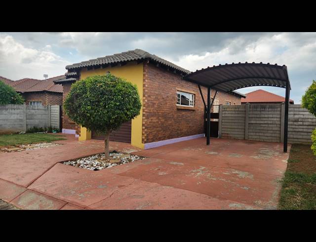 3 BEDROOM TOWNHOUSE FOR SALE IN WATERVAL EAST